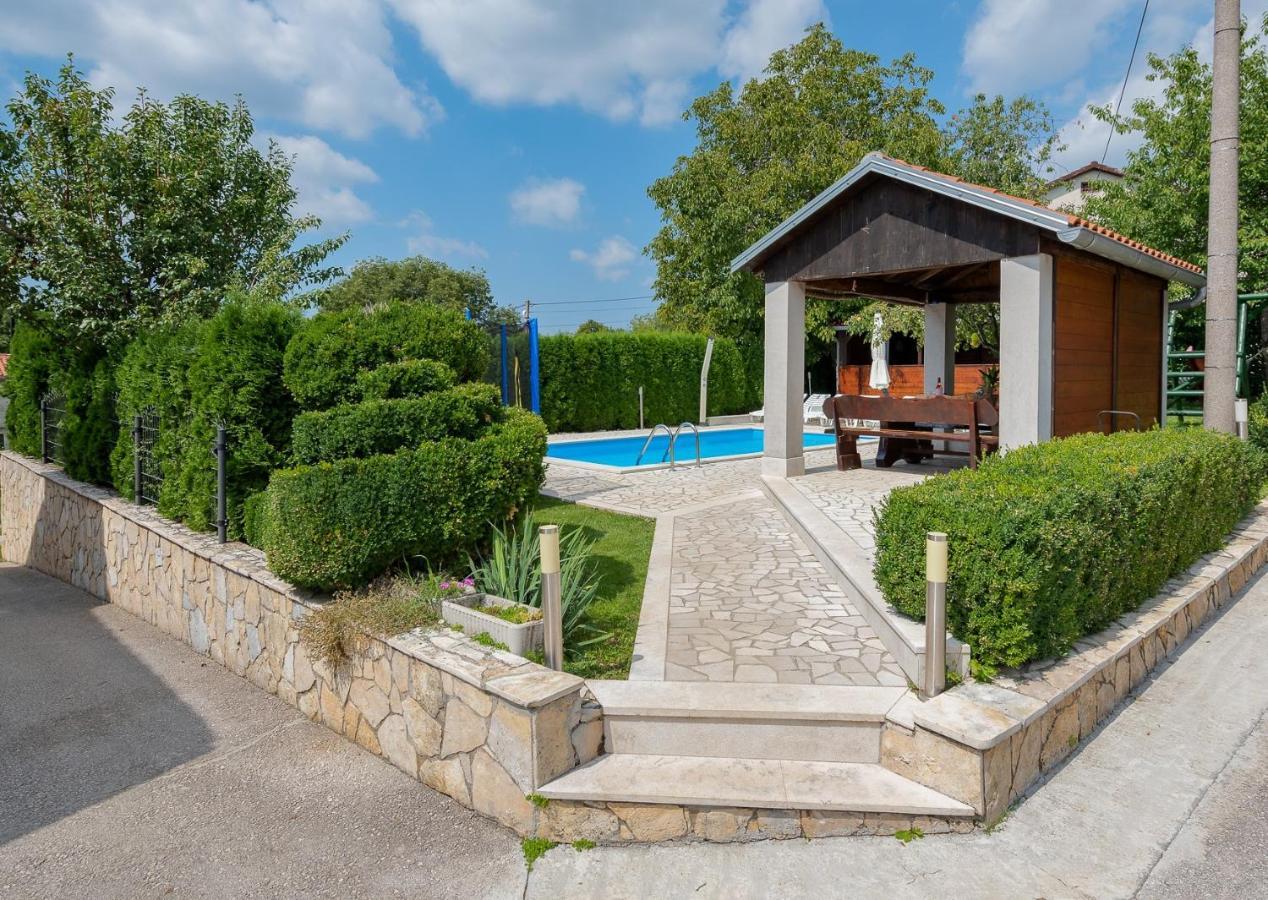 House Semy With Private Pool Villa Pazin Luaran gambar