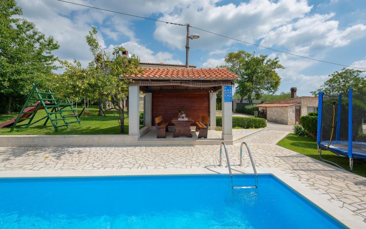 House Semy With Private Pool Villa Pazin Luaran gambar