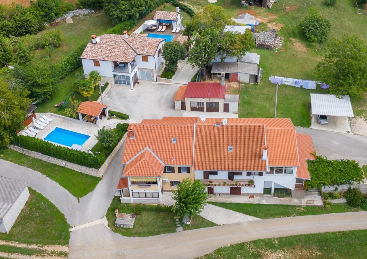 House Semy With Private Pool Villa Pazin Luaran gambar