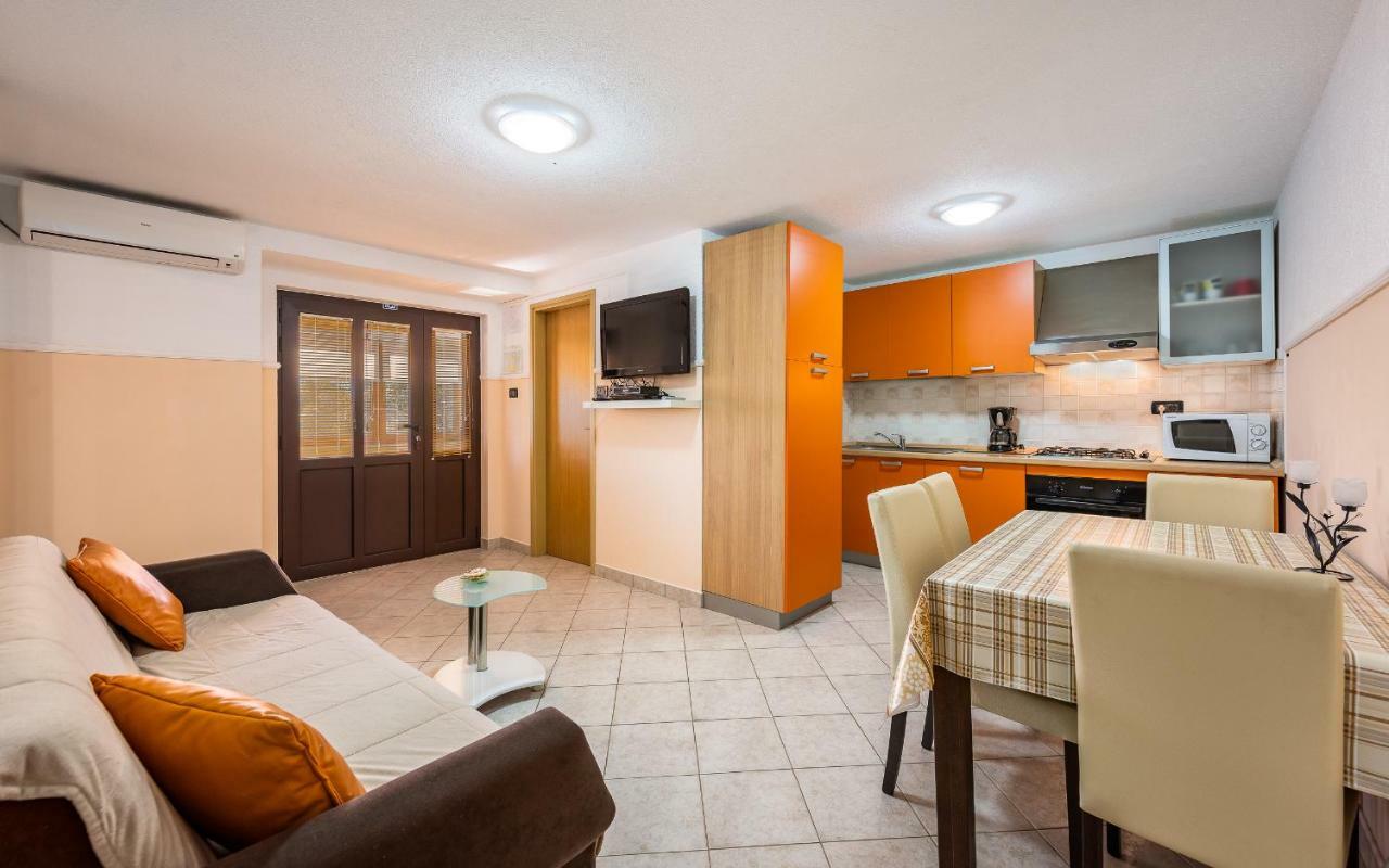 House Semy With Private Pool Villa Pazin Luaran gambar