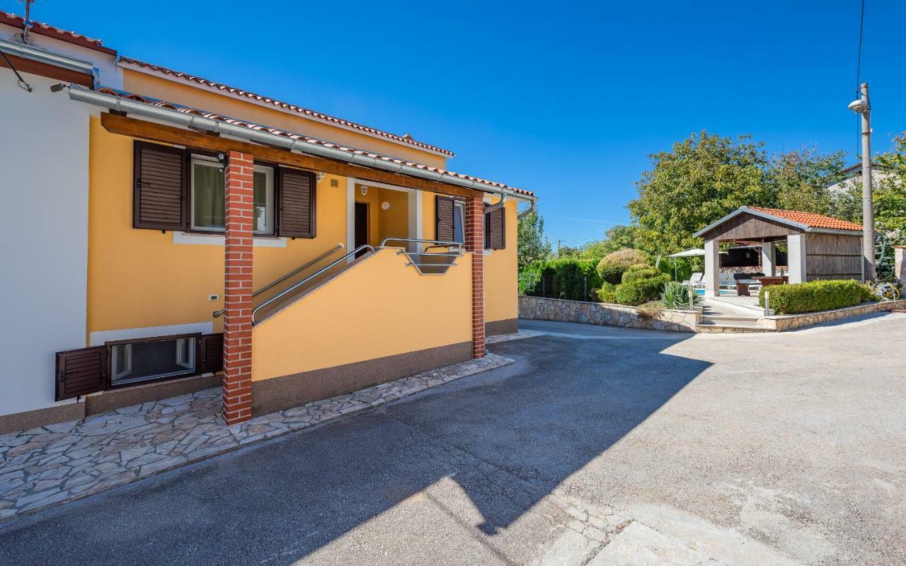 House Semy With Private Pool Villa Pazin Luaran gambar